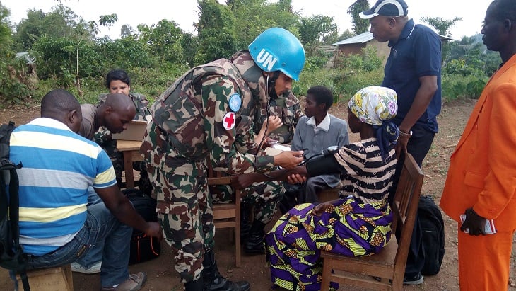 L'équipe médicale mobile de la monusco entrain de soigner la population locale de Beni