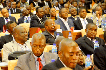 Au Sud-Kivu, les députés provinciaux « ivres des mandats » !