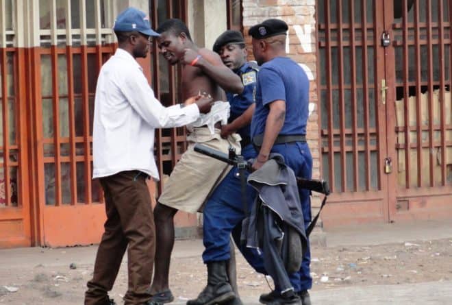 Rencontrer un policier la nuit à Mbujimayi : mieux vaut courir vite