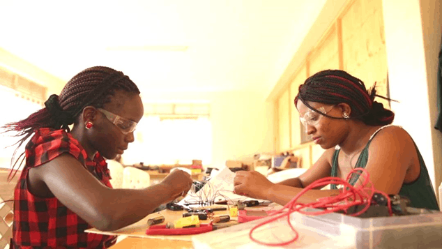 Fundi Bots, cette classe qui révèle des génies ougandais en robotique