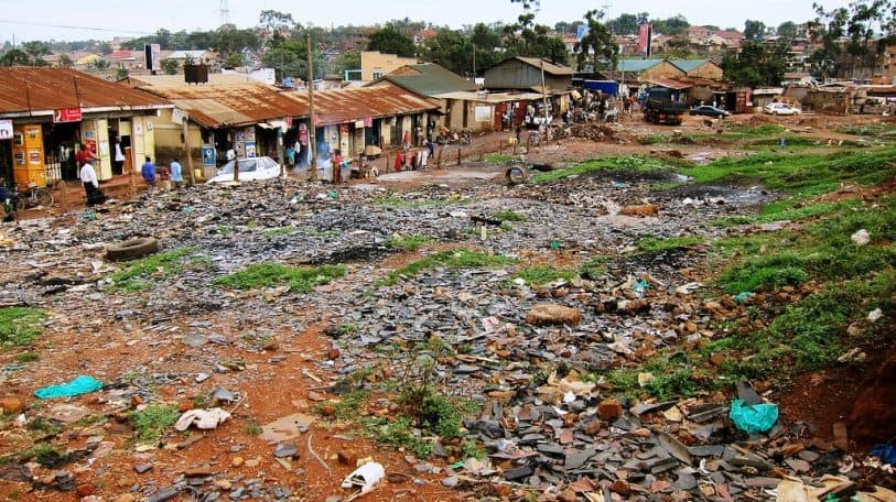 Kampala : le dur quotidien des enfants du ghetto