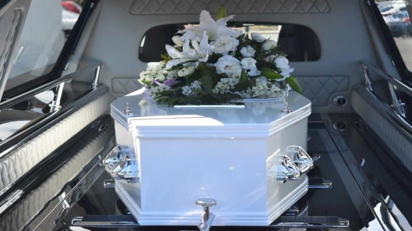 Funérailles : des jus de fruits remis à la place des bouquets de fleurs