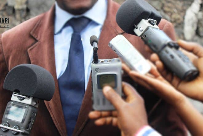 Journalisme à Mbujimayi : abandonner l’éthique pour survivre du « coupage »