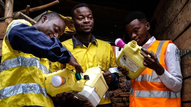 A Bukavu, de jeunes entrepreneurs créent des lampes à longue autonomie