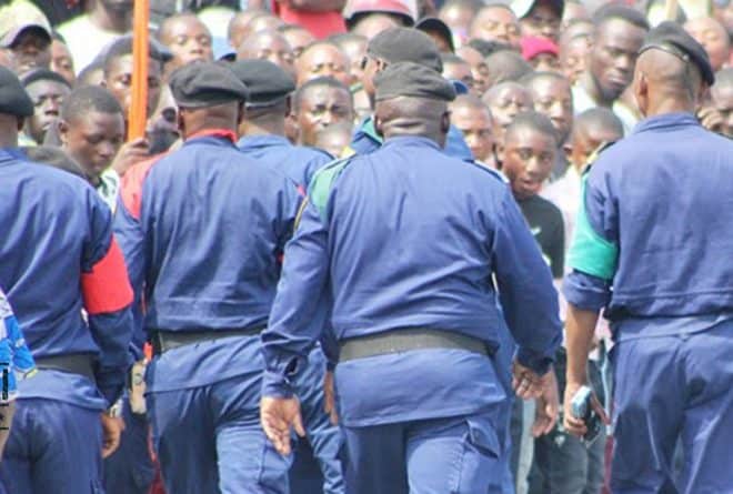 Une mutinerie des policiers crée la panique à Mbujimayi