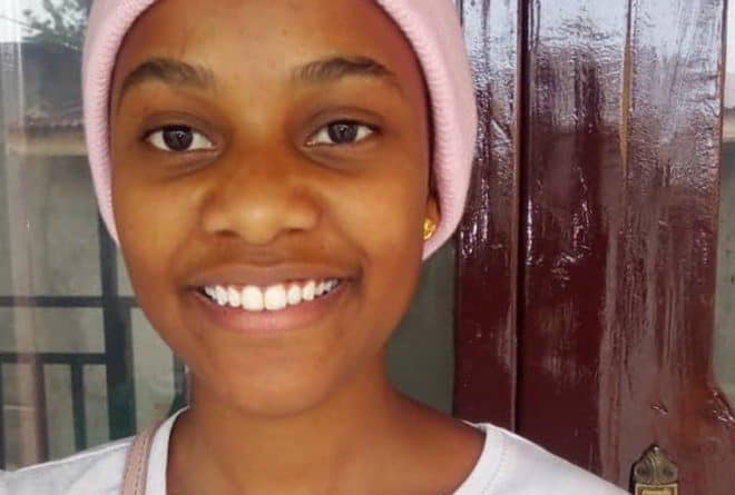Esther Nabintu n’a pas encore 18 ans et déjà elle publie son premier roman
