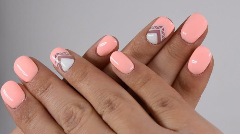 Ces agentes aux faux ongles dans les banques, respectez notre temps !