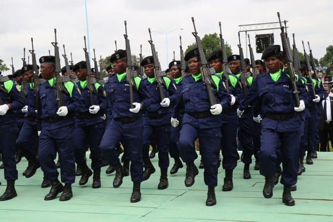 Fautil désarmer les policiers pour sécuriser la population à Kinshasa