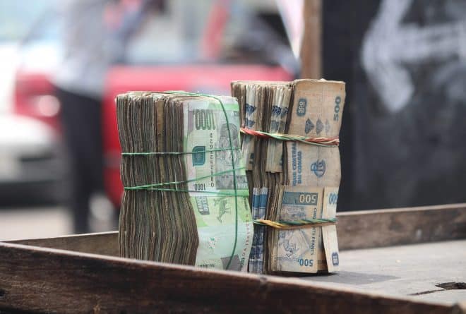 Kinshasa, les billets du franc congolais échangés en contre-valeur