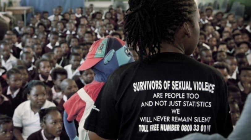 #AffaireMoiseMbiye : un scandale qui remet sur la table la situation des femmes abusées sexuellement