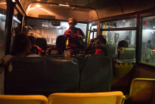 Des conditions intenables à bord des bus de transport à Kinshasa
