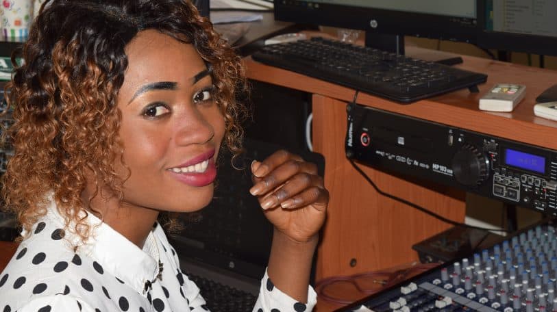 #DroitsYaMwasi: Allégresse Mbuyi, heureuse d’être régisseuse à Radio Héritage