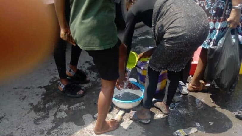 Laveurs de pieds, un nouveau métier au grand marché de Kinshasa