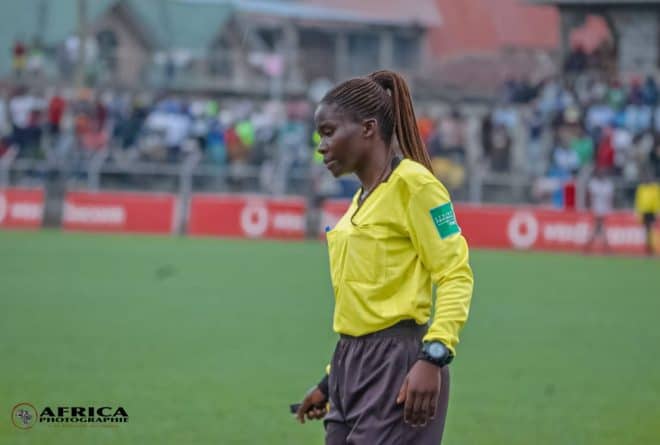 Rachel Zihindula, femme arbitre de Goma recrutée par la Fifa
