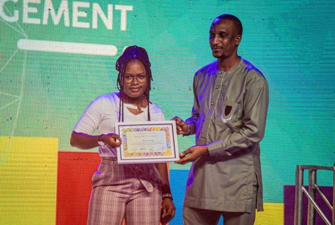 « 100 jeunes pages d’espoir » : la jeune Audrey Kabanga, récompensée pour son engagement dans la santé de la reproduction