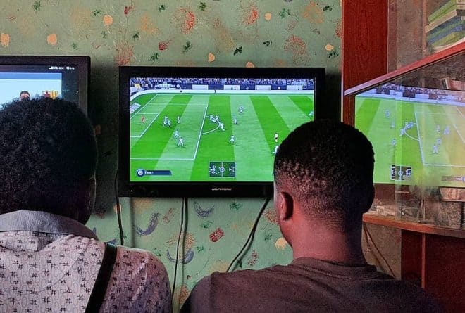 Que rapporte une salle de jeux vidéo à Kinshasa ?