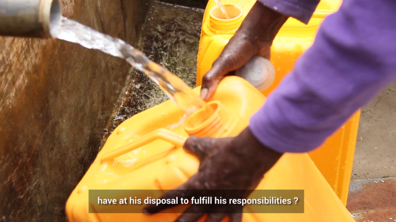 Comment le service public de distribution de l’eau est-il géré en milieu rural et périurbain en RDC ?
