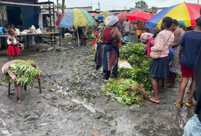 L’insalubrité autour des marchés pirates à Kinshasa