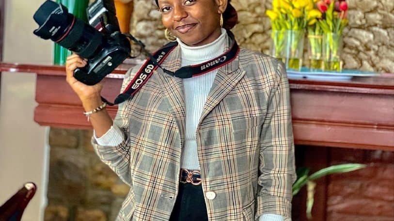 Entre mots et images : Le parcours inspirant de Nancy Bid Rhindye à Bukavu